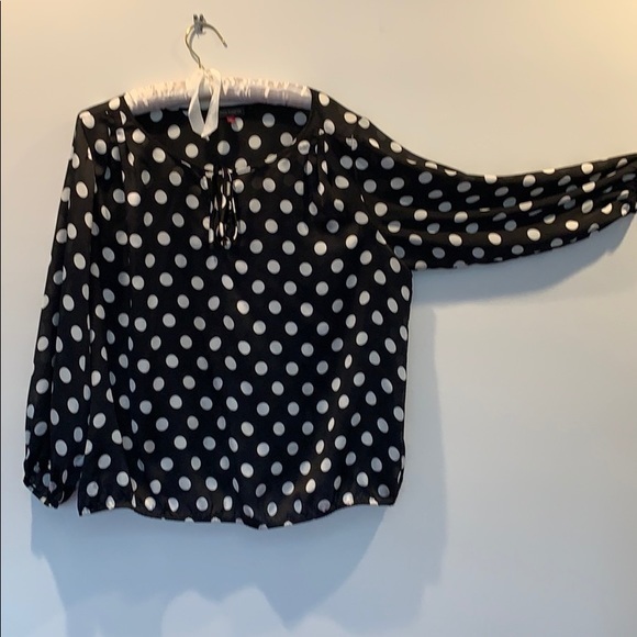 VINCE CAMUTO POLKA DOT BLACK And WHITE BLOUSE NWOT - Picture 2 of 8